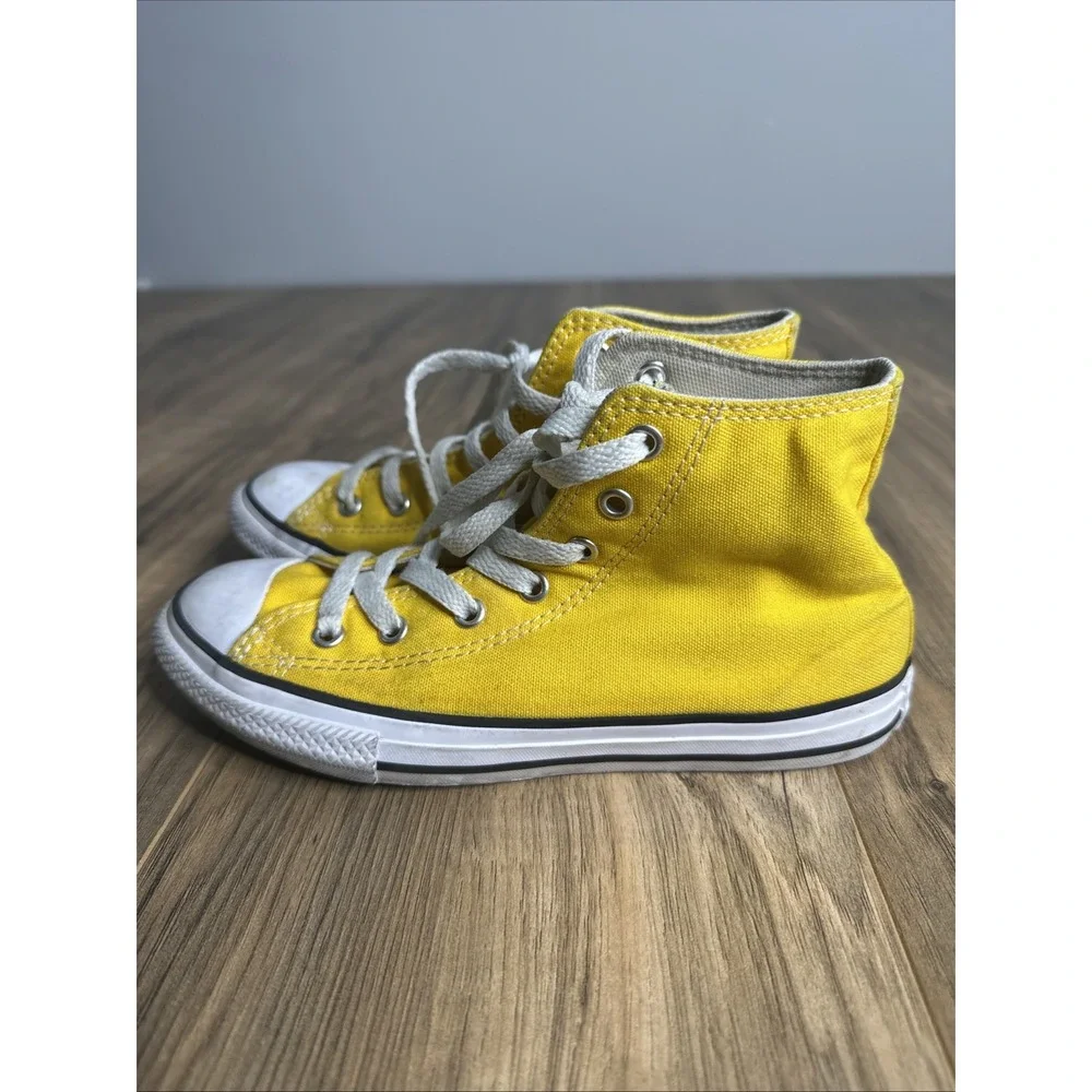 Chick Taylor Converse Kids‎ Size 3 High top Sneakers Yellow